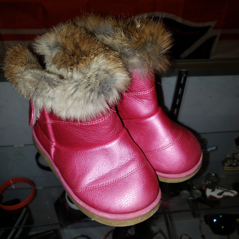 Hot pink Winter boot edged with real rabbit fur